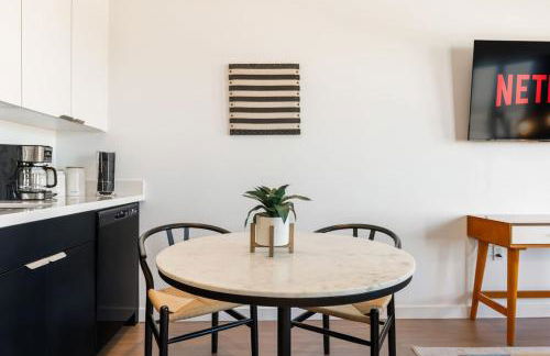 Modern Studio Retreat in the Heart of Art District - Foto 10