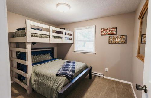 Indoor Hot-Tub! Spacious & Updated MQT Township Home! - Photo 24