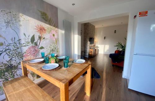 Isleworth House with Garden & private parking - Photo 3