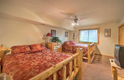 Walk to Table Rock Lake Spacious Home with Deck! - Foto 13