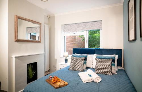 Spacious 4-bed Ample Parking Fast WiFi Contractor Family Friendly - Photo 21