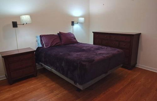 Workers Love It Here! 3 Bedroom House with screened in porch - Foto 23