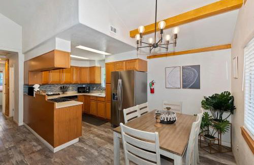 Bear Cub Cottage in Big Bear w/ HotTub & Firepit - Photo 12