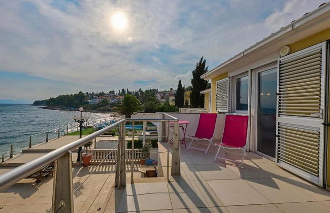 Sea Breeze Residence Villa by the Sea With Pool - Foto 27