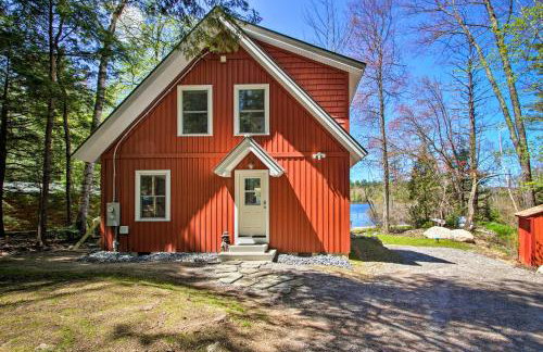 Lakefront Meredith Home: Private Beach & Fire Pit! - Foto 24