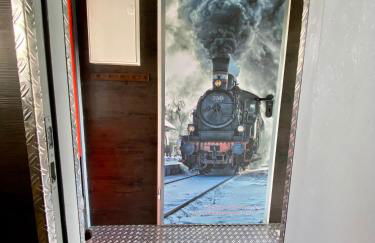 Gleis 1, Eisenbahn Waggon mit Whirlpool und Ofen - Foto 26