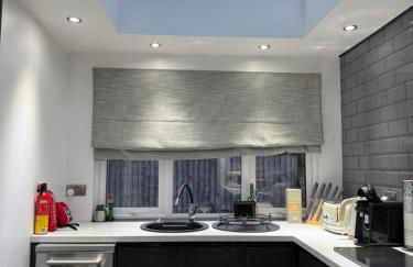 Stunning 2 Bedroom Bungalow - Free Parking - Convenient Location - Foto 11