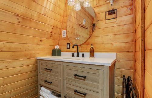 NEW! Hillside Getaway in the Pines, Games, Poker - Foto 24