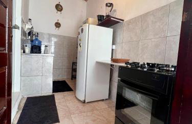 Casa estilo chale dúplex com 3 quartos, churrasqueira, balanço, chuveirão e a uma quadra da praia - Foto 6