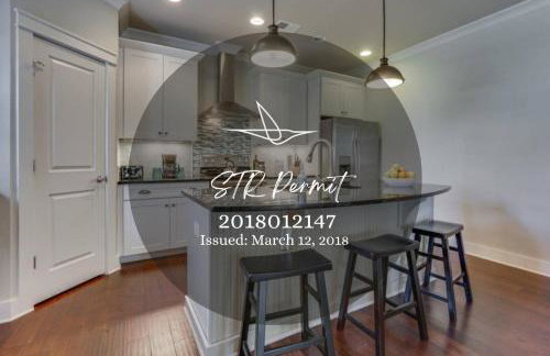 Spacious 4 King Room Belmont Home 2 Living Rooms Walk to Belmont & Vanderbilt Large Dining Table Smart TVs Parking 24 Hr Hospitality Near Music Row & The Gulch 2 miles to Broadway - Foto 28