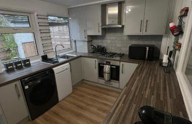 Stylish Designer Cottage - Sleeps 7 - Free Parking - Photo 5