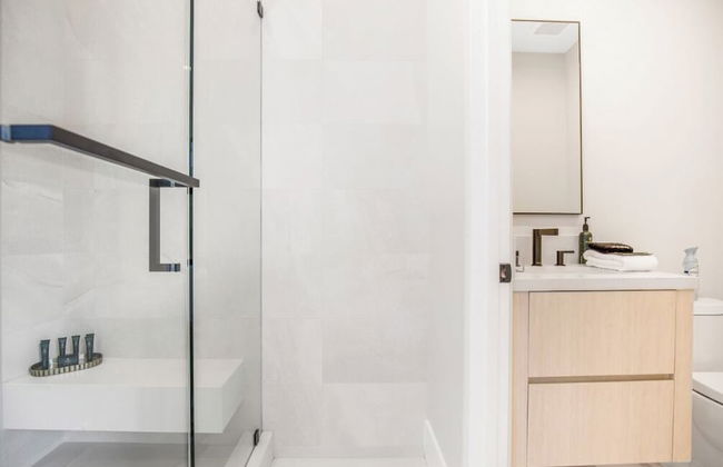 Villa Camellia - Charming 5 BR Home in the Heart of Studio City - Photo 44