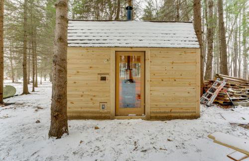 Magical Metamora Cottage with Fire Pit, Pond, Deck! - Foto 35