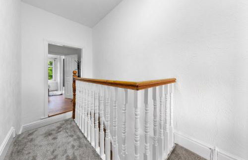 Spacious 3 beds home Close to Southampton GENERAL HOSPITAL - sleep 9 - Free Parking - Pool table - 2 Large TVs - Foto 34