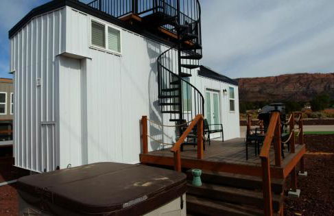 NEW Nook Tiny Home with Deck Firepit Skylights - Foto 21