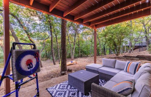 Retro Retreat - Fire Pit, Billiards, Media Room, Games - Photo 25