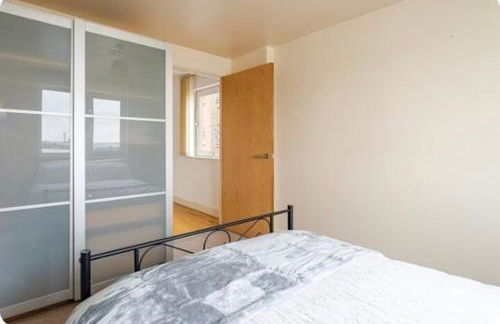 Amazing River view 2 bedroom apartment, sleeps 6, balcony and parking - Foto 70