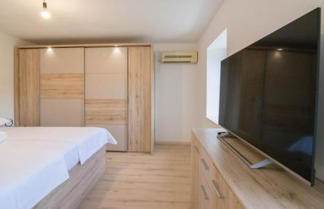 Stone house with pool Ljubica - Photo 26