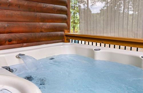Romantic Cabin w Rain Shower & Spa Tub - Photo 31