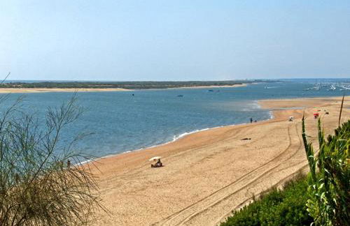 Elegant Villa in Nuevo Portil with Shared Pool - Foto 16