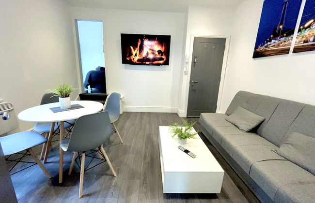 Albert Luxury Hottub and Jacuzzi Apartments - Photo 36