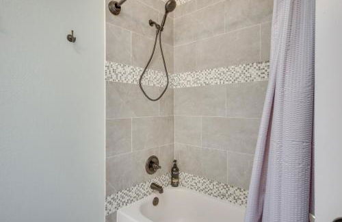 Yard and 15 Boat Slip Waterfront Grove Getaway - Foto 13