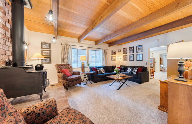 Mountain Cabin w/ Fireplace, Balcony & Easy Ski Access Bear Americana - Foto 7