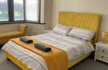 Spacious Family Home Minutes from the Beach - Foto 40