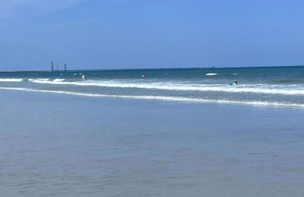 Two Story Pool home - walk to beach - Foto 26