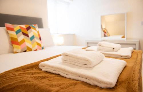 1 The Royal Serviced Apartments, Harwich SuperKing Bed, Parking, Fast WiFi - Foto 7