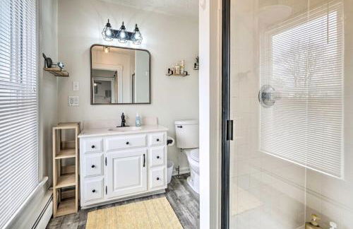 Renovated Farmhouse w Mountain Views and Fire Pit - Foto 30