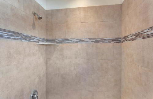 PV 110 Themed Rooms, PS4, Ping Pong, Pack n` Play, Electric Fire Place, Games, and More - Photo 25