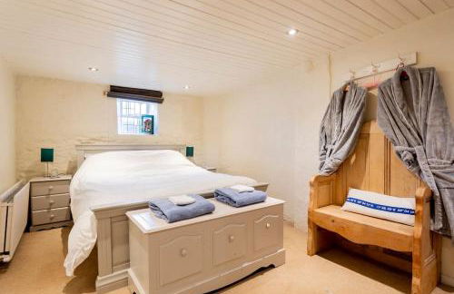 The Byre (Unusual and Different). - Foto 3