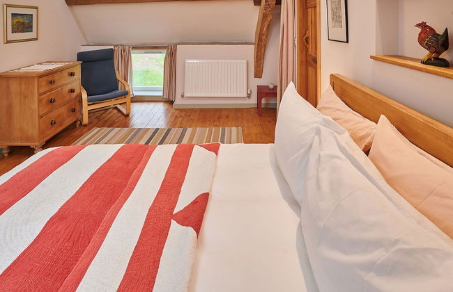 Host Stay Penrheol Farmhouse - Photo 8