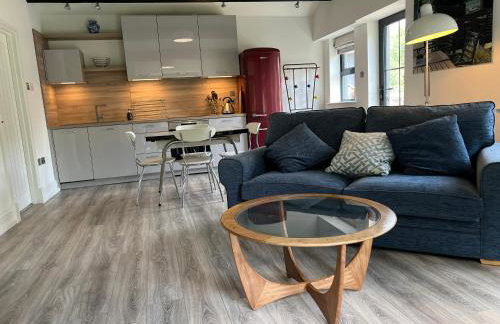 Richmond Hill Cottages, Exclusive 6 bedroom Farm House, Markington with heated pool - Photo 3