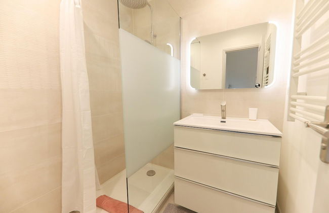 Superb Vacation Home With Pontoon - Photo 22