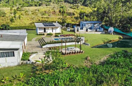 Sítio com Churrasqueira, Piscina, Lago e Natureza - Foto 59