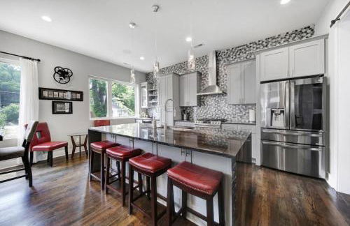 City Views - Walking Distance to Panthers Stadium - Photo 7