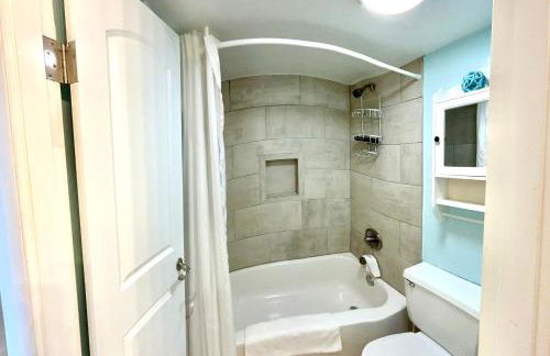 Beach Condo with Pool & Tiki Bar! - Foto 12