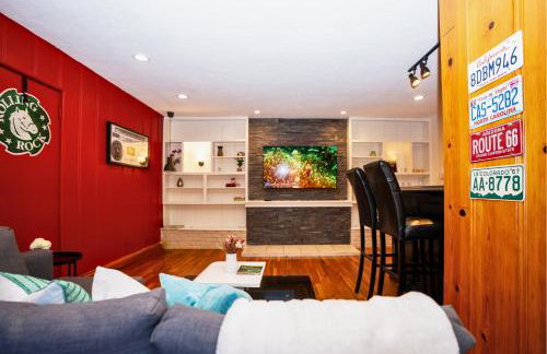 Cheerful 3BR Bar, Jacuzzi & Kids Treehouse - Foto 48