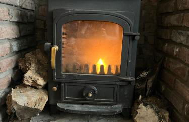 Crescent Cottage, sleeps 8, pet friendly - Photo 9