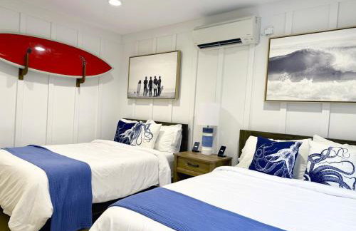 2026 Award Winner, Luxe 2BR, steps to sand & pier, with fire pit, AC and parking - Foto 8