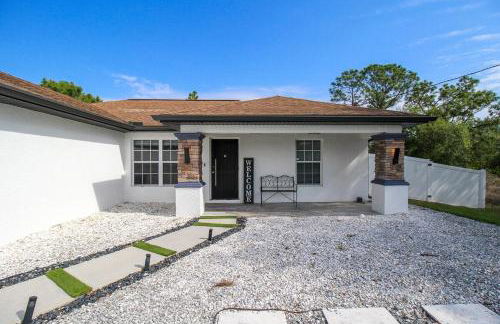 Chic 3 BR Private Pool Home in Lehigh Acres - Foto 46