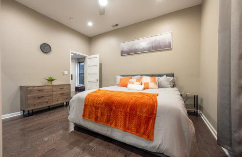 Near Downtown-2 En-Suites - Garage - Sleeps 9 - Foto 9