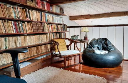 Suítes em casa centenária no centro de Socorro - Foto 1