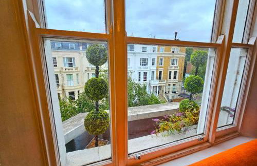 Beautiful Kensington Home with 4 beds, only 3 Minutes walk to Earls Court Station - Photo 11