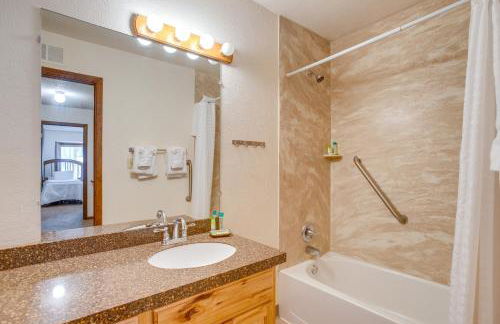 Heated Pool and Hot Tubs at Dtwn Winter Park Condo! - Foto 15