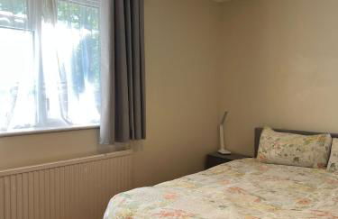 Spacious 4 bed Farnborough AirShow - Foto 14