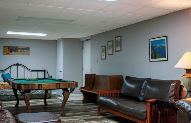 Huge Manor w Indoor Hot Tub and Pool Table - Foto 7