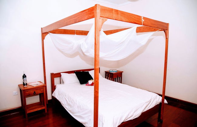 Lush Gardens Apartment 2 - Photo 4